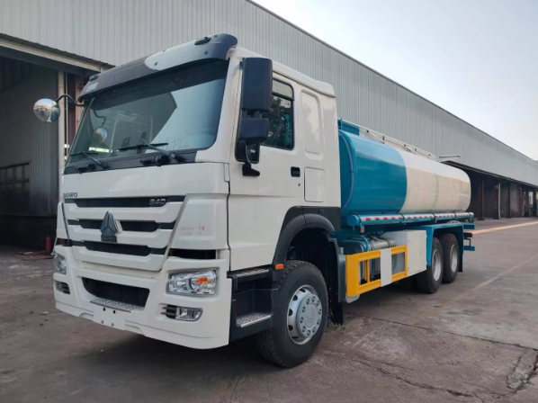 Camión cisterna de gasolina HOWO de 340 CV y 20.000 L de aleación de aluminio.