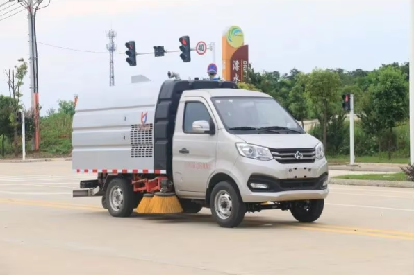 Camión barredor compacto a gasolina de 2 cbm