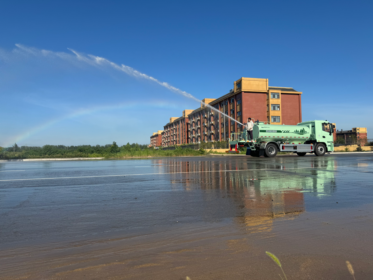 electric sprinkler truck