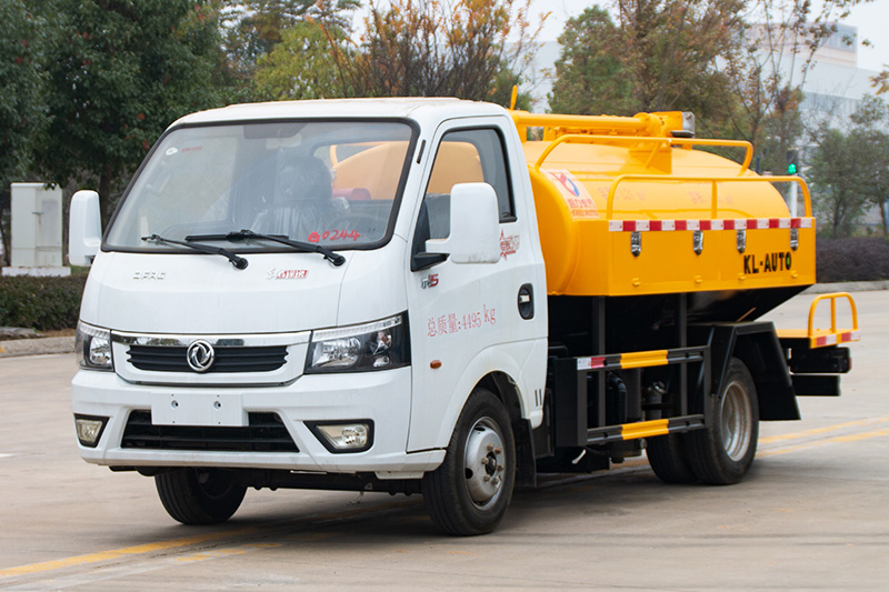 High pressure cleaning suction truck