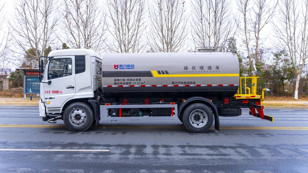 15 Square Sprinkler Truck