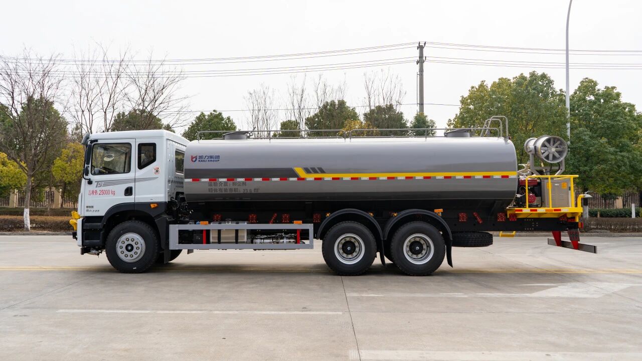 22 Square Sprinkler Truck