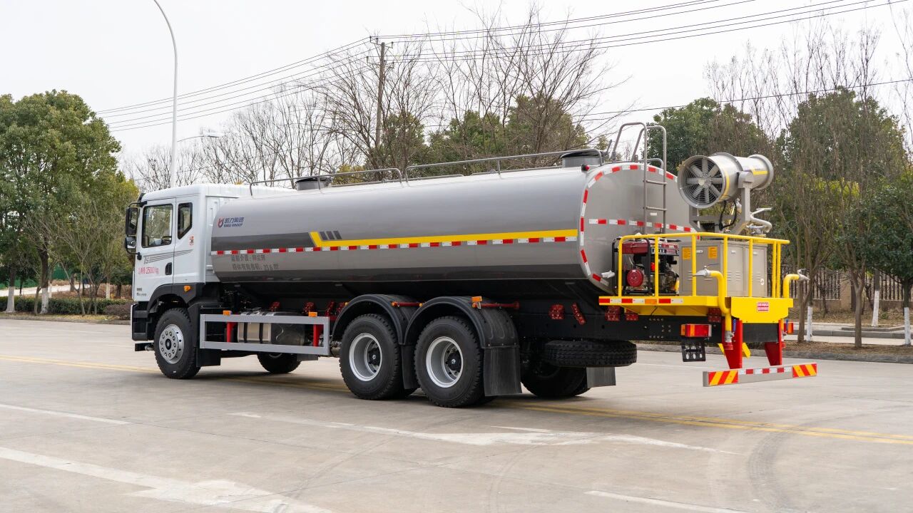 22 Square Sprinkler Truck