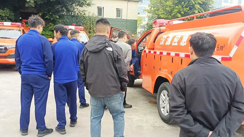 Hook arm garbage truck Hook arm garbage truck