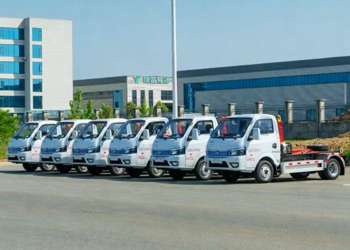 Sales Are Skyrocketing! Kailion and Dongfeng Huasheng Ship Out Another Batch of New Energy Hook-Lift Garbage Trucks!