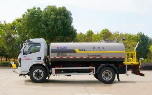 Truk Penyiram Air Dongfeng Dafarika