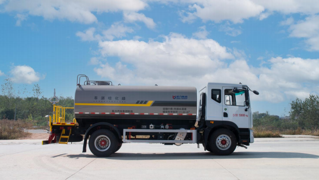 Truk Penyiram Air Kailifeng Dongfeng D9 15cbm 200-230HP – KLF5181GPSE6