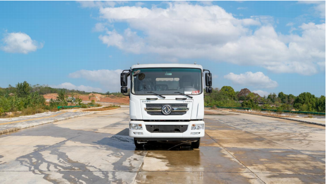 Truk Penyiram Air Kailifeng Dongfeng D9 15cbm 200-230HP – KLF5181GPSE6
