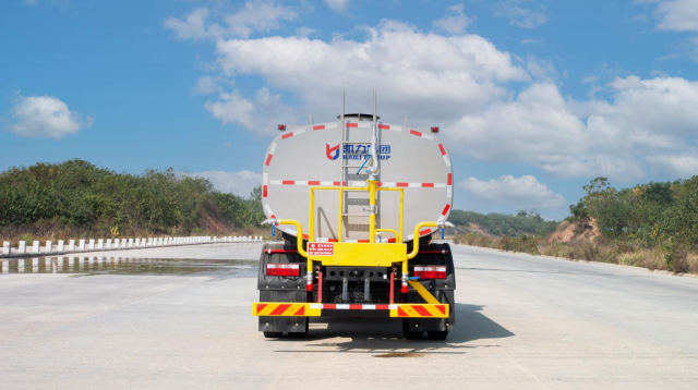 Truk Penyiram Air Kailifeng Dongfeng D9 15cbm 200-230HP – KLF5181GPSE6