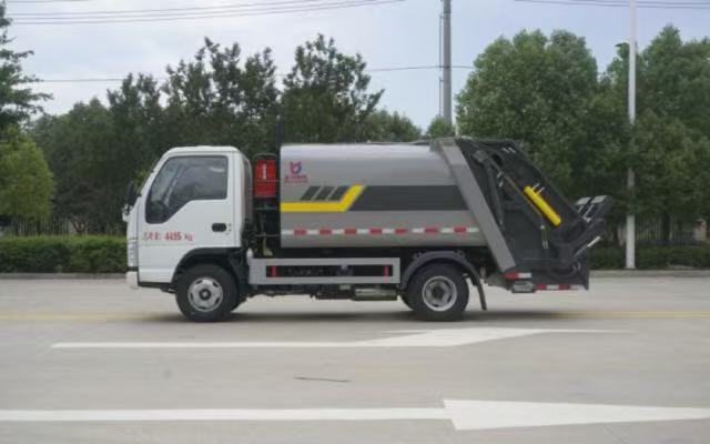 Truk Sampah Kompresi Kailifeng Isuzu Lingka 5.3cbm – KLF5040ZYSQ6