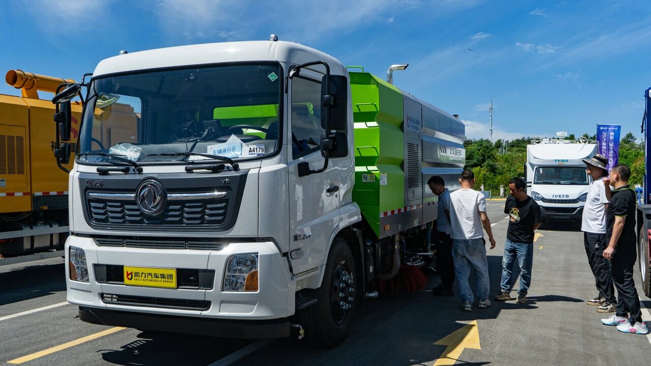 compactor garbage truck