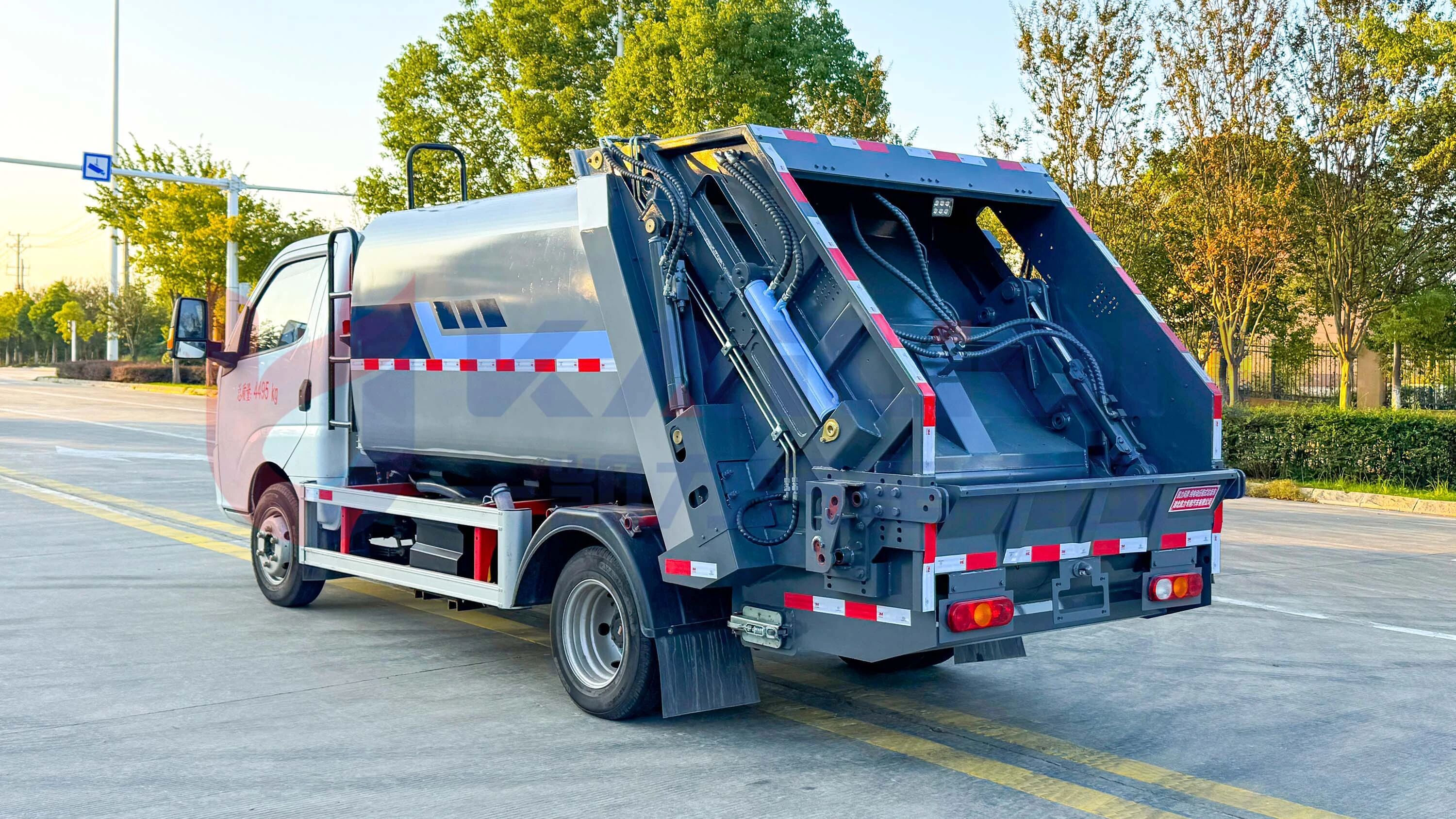 compression garbage truck