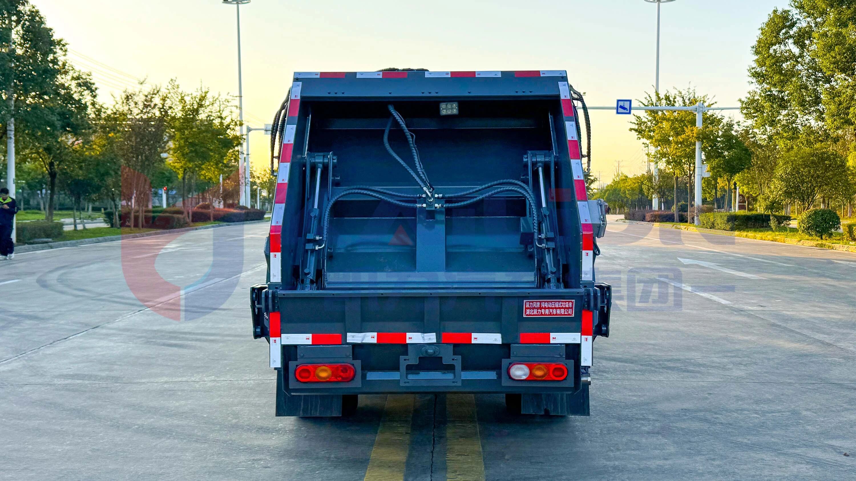 compression garbage truck