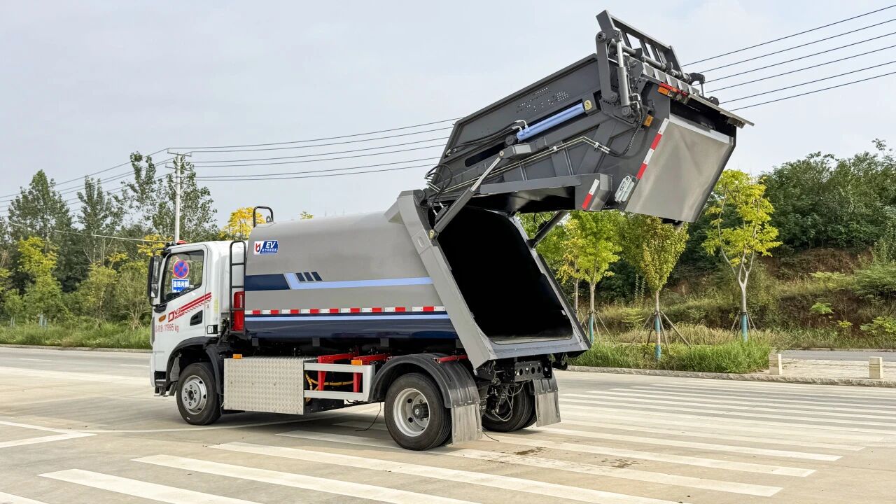 compactor garbage truck