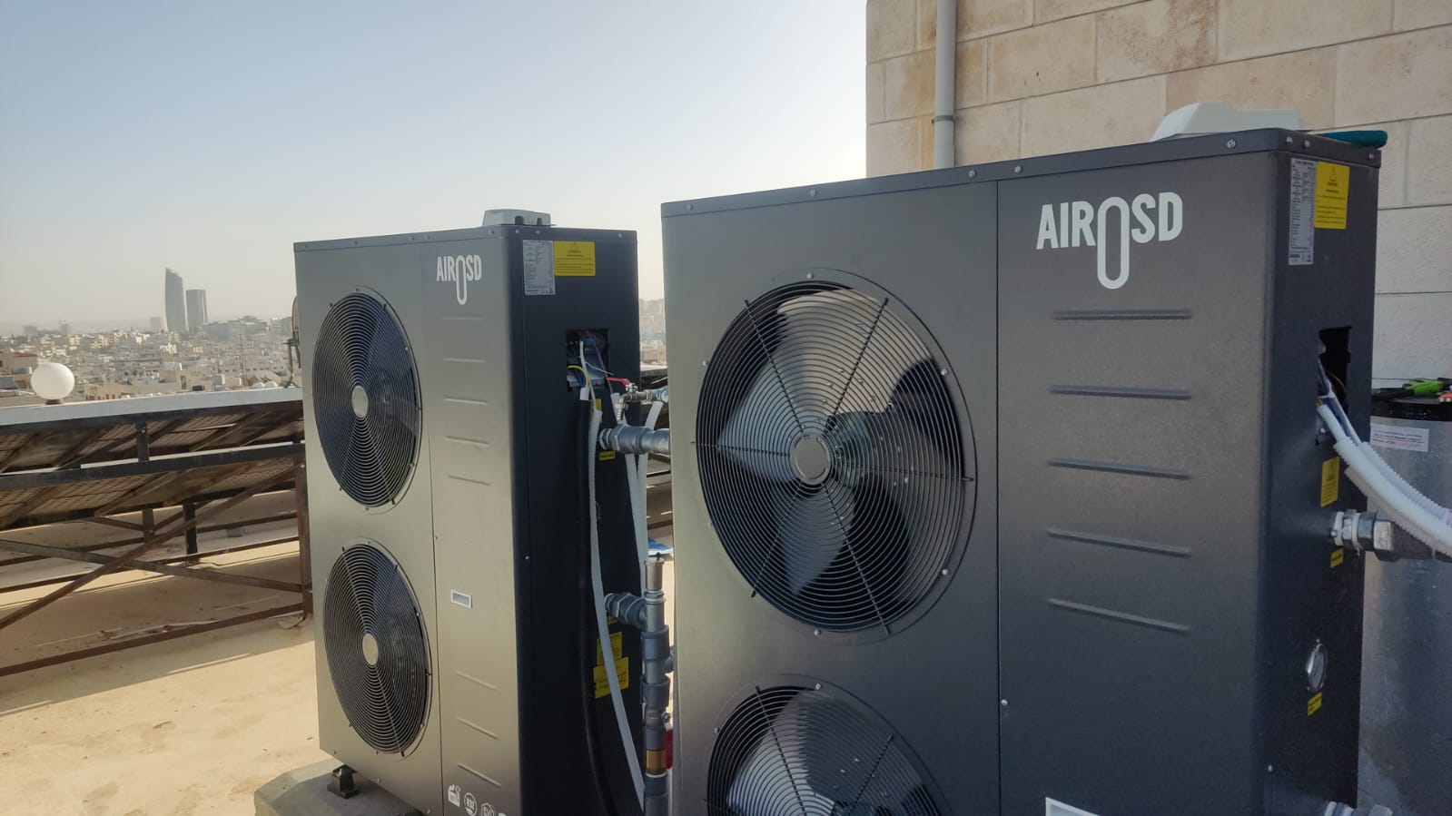 Do heat pumps cool the house in summer?