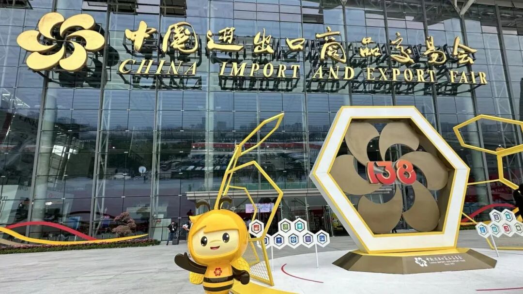 Swimming pool heat pump