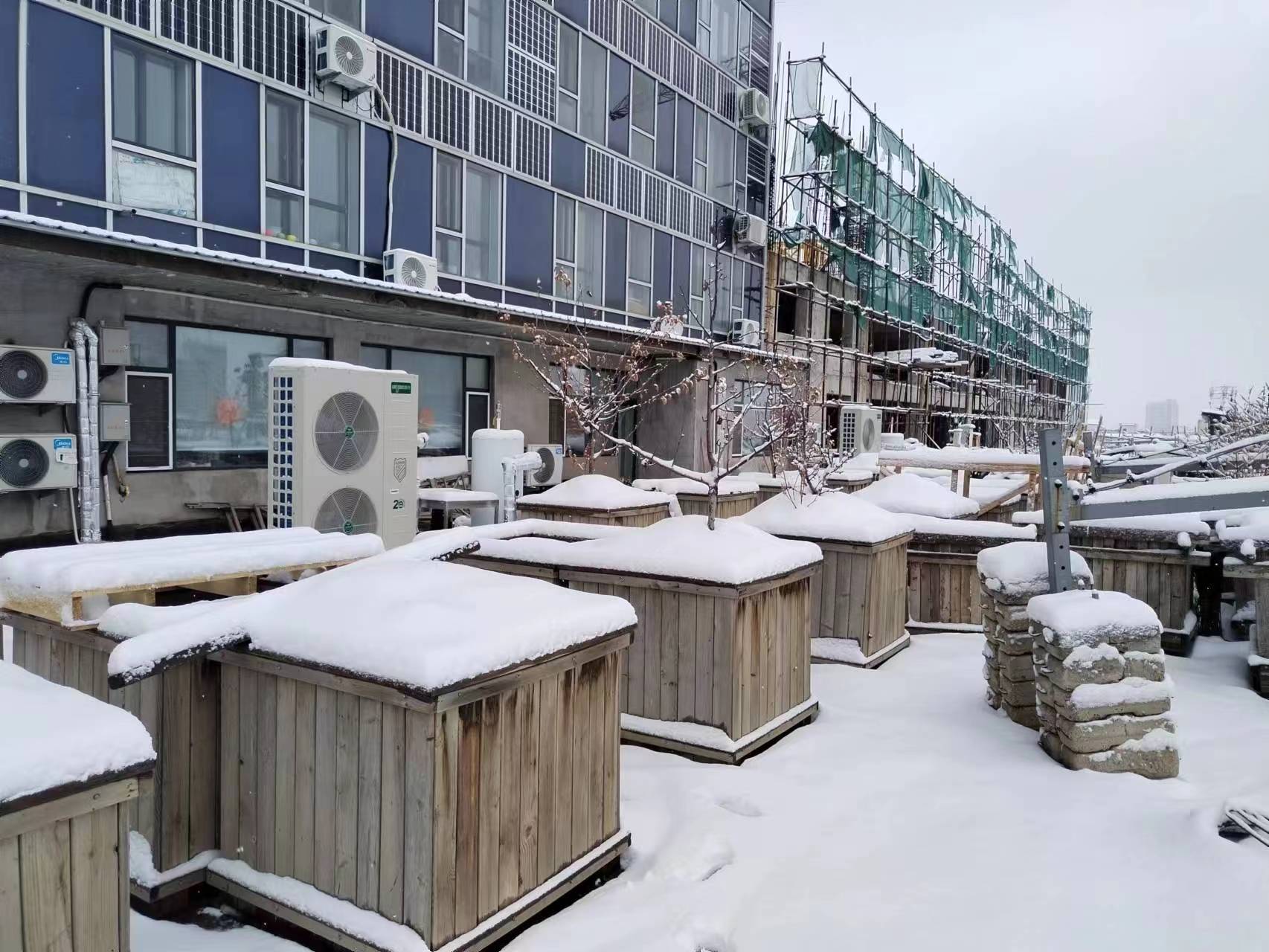 Heating and cooling heat pumps