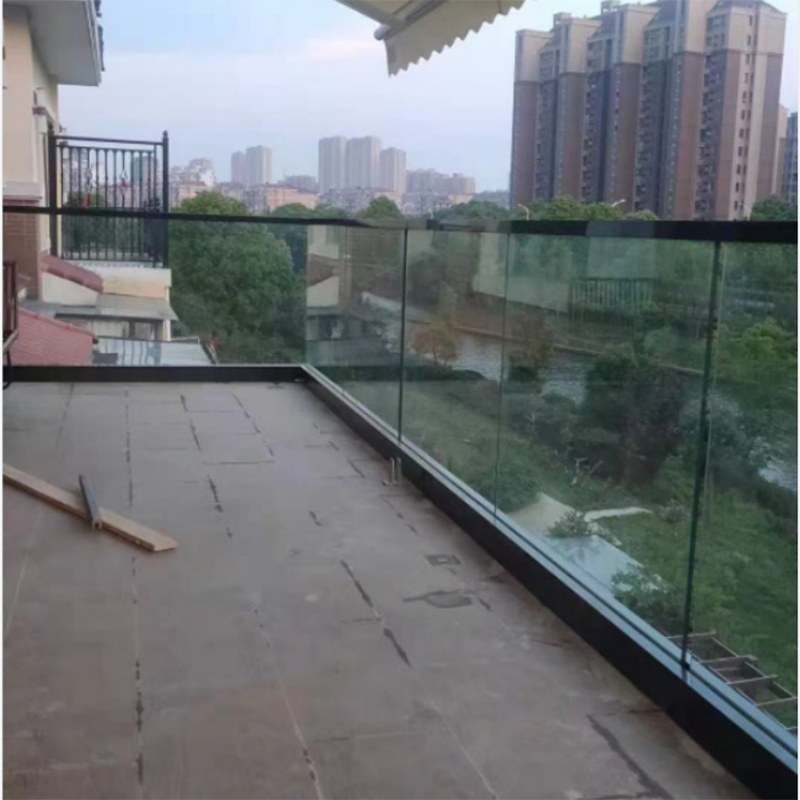Frameless Floor Mounted Glass Railing Laminated Glass