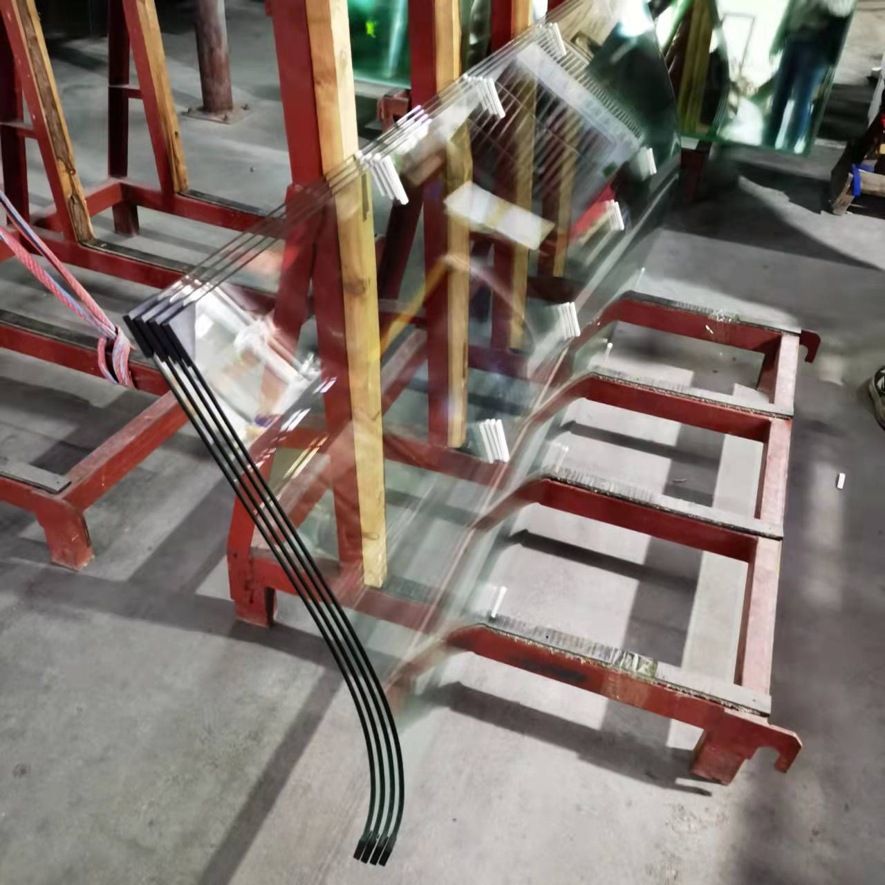 New Style Special J Shape Curved Tempered Glass