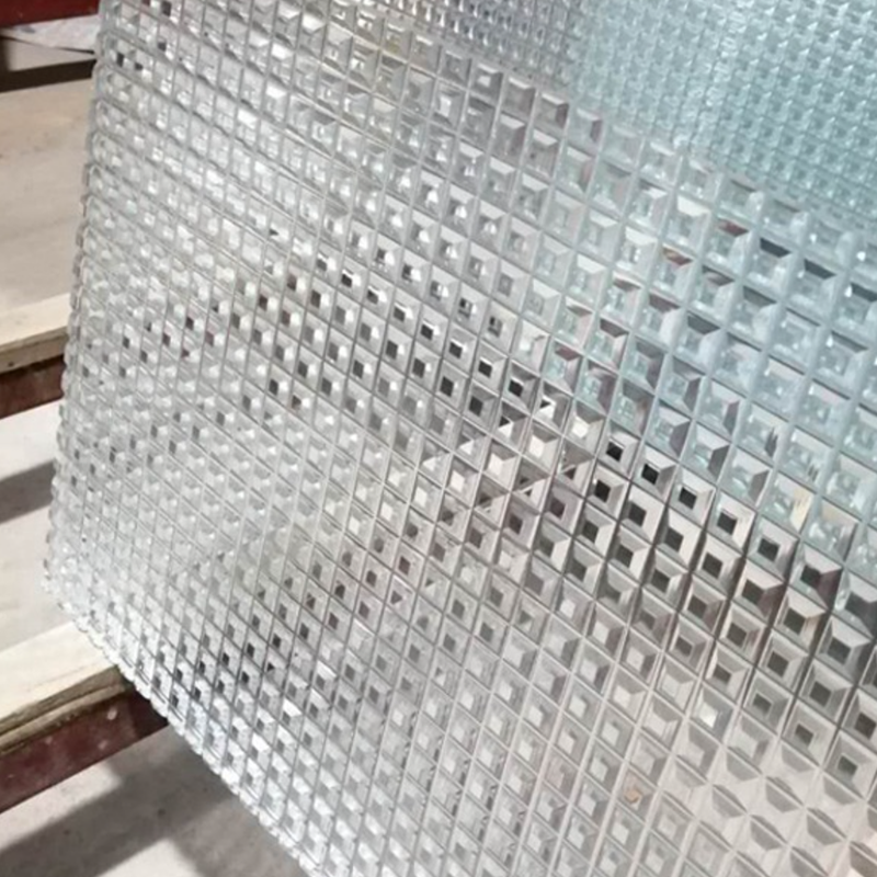 Carving Light and Shadow: Exploring the Art and Soul of Engraved Glass Carving Light and Shadow: Exploring the Art and Soul of Engraved Glass