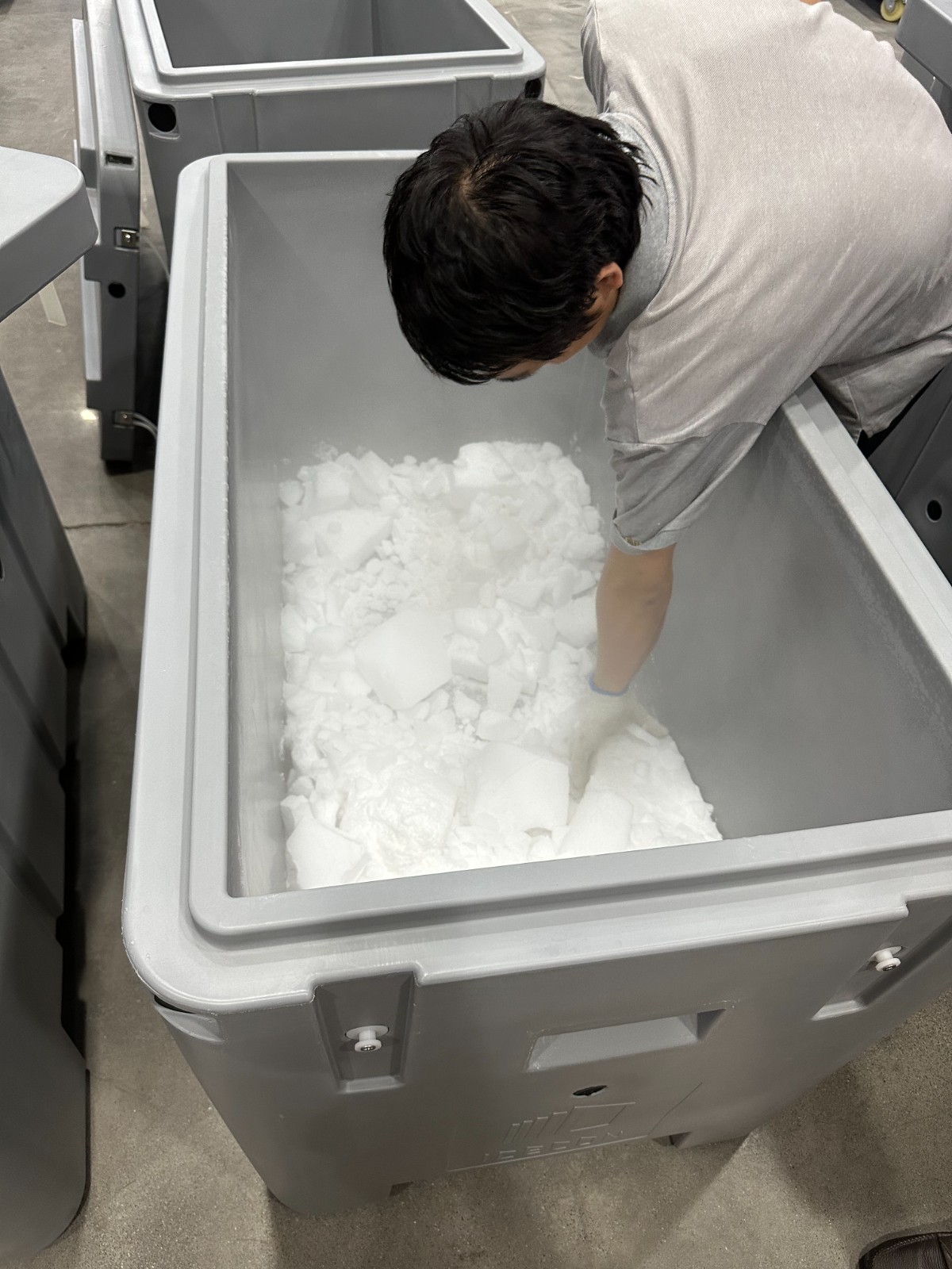 insulated dry ice containers