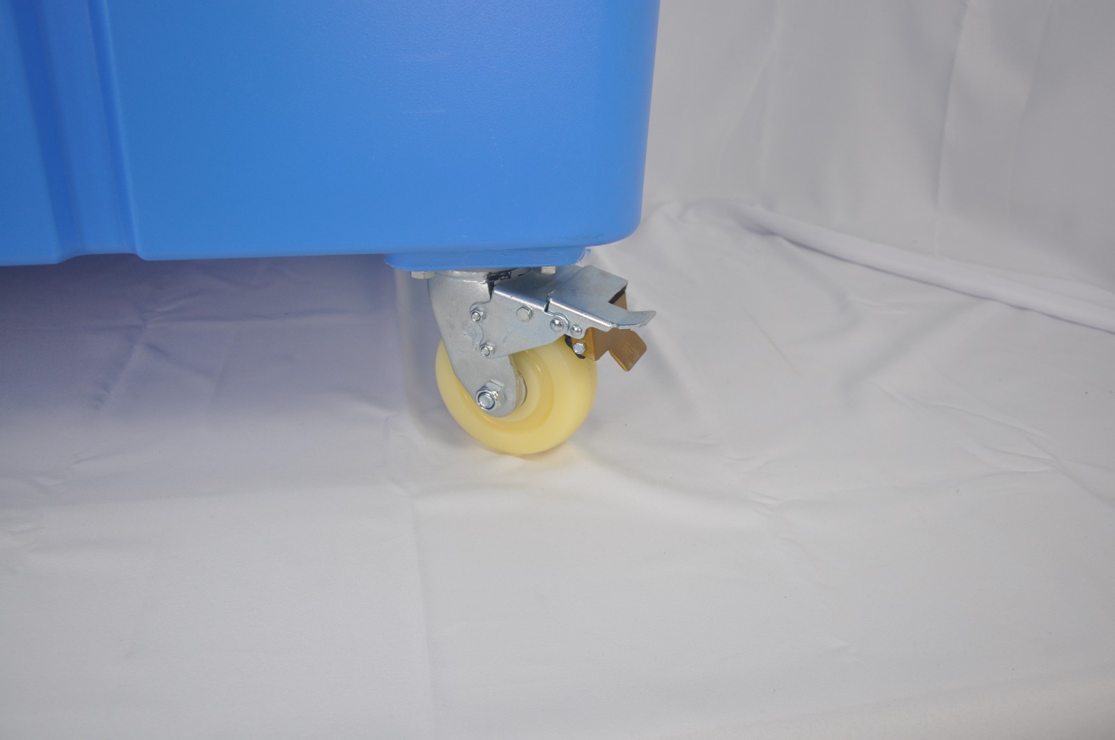 insulated dry ice containers
