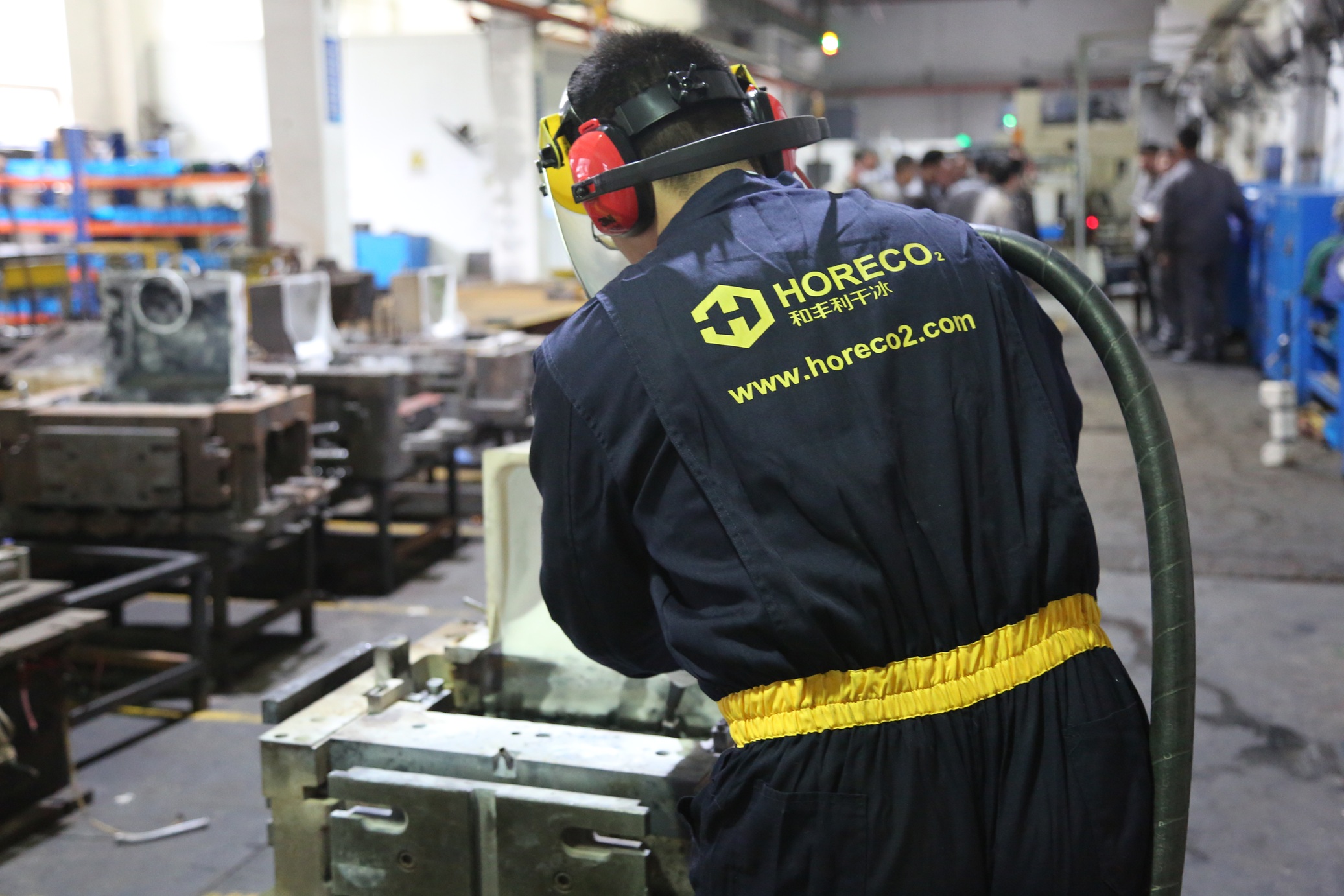 ‌What is the Advantages and Applications of Dry Ice Blasting?