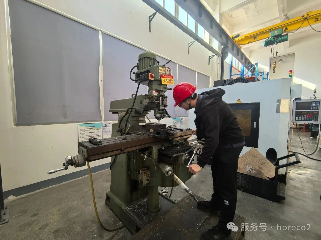 DRY ICE STORAGE CONTAINER