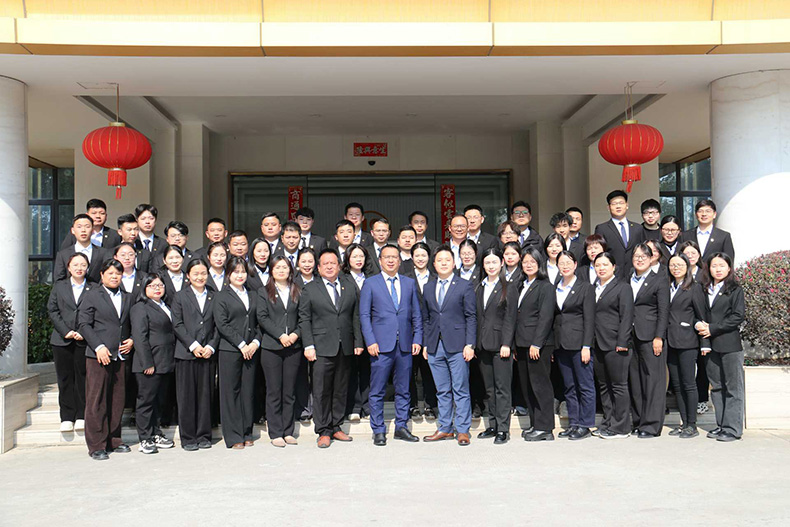 2024营销中心年终合照.jpg
