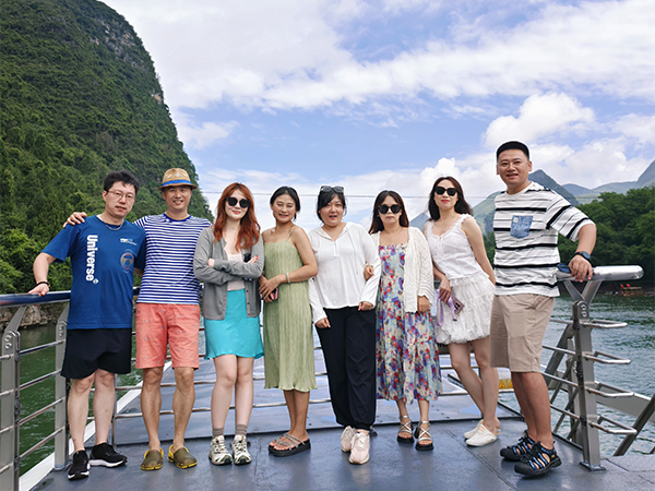 CareAge Organizes Employees to Travel to Guilin