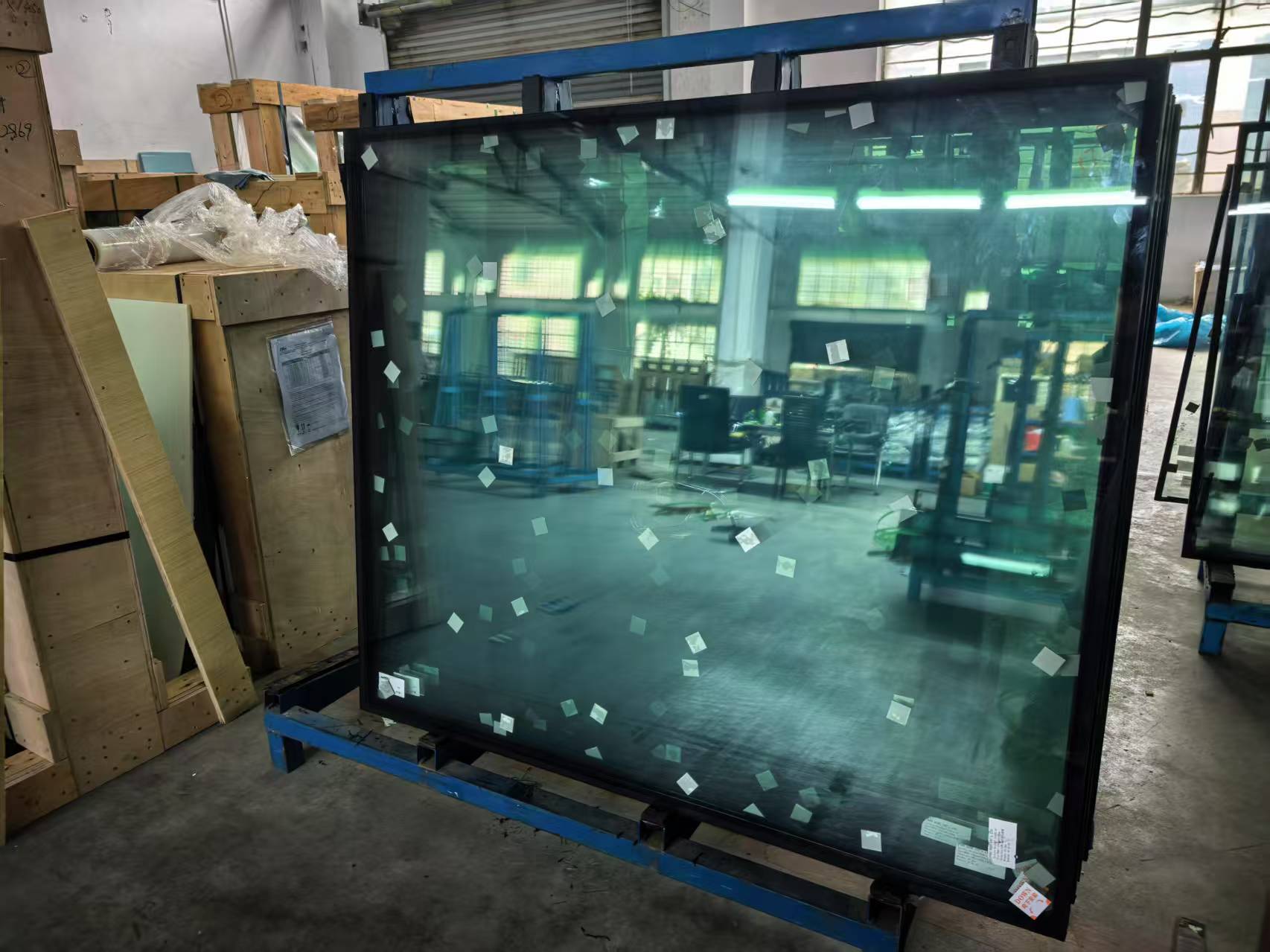 Fire-resistant and heat-insulating glass manufacturers