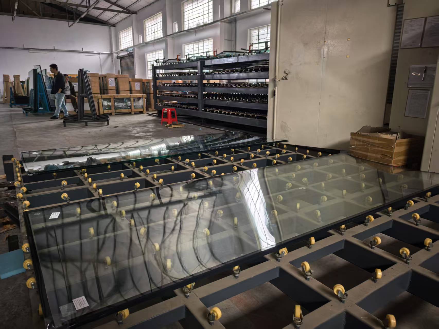 Fire-resistant and heat-insulating glass manufacturers