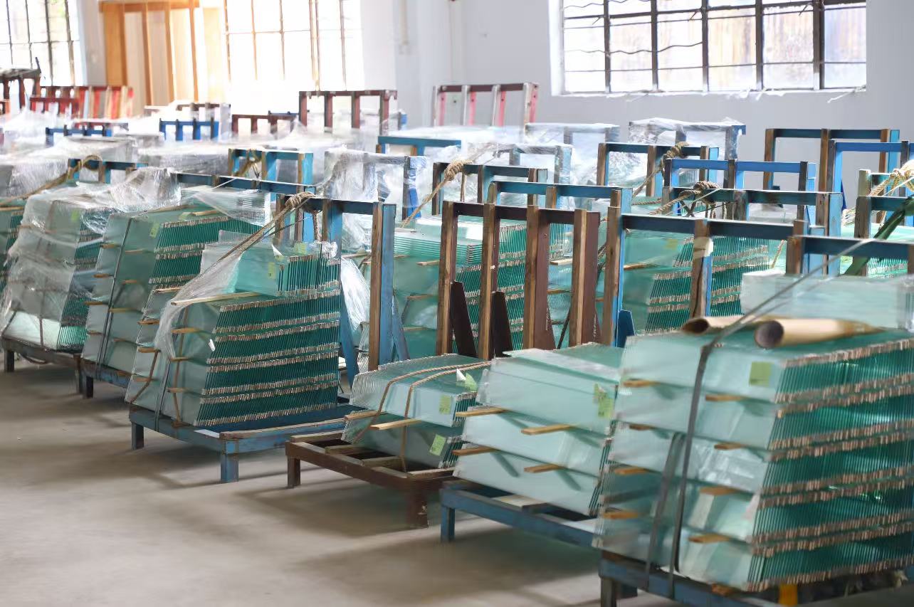 Nano-Silicon Composite vs. Traditional Fireproof Glass