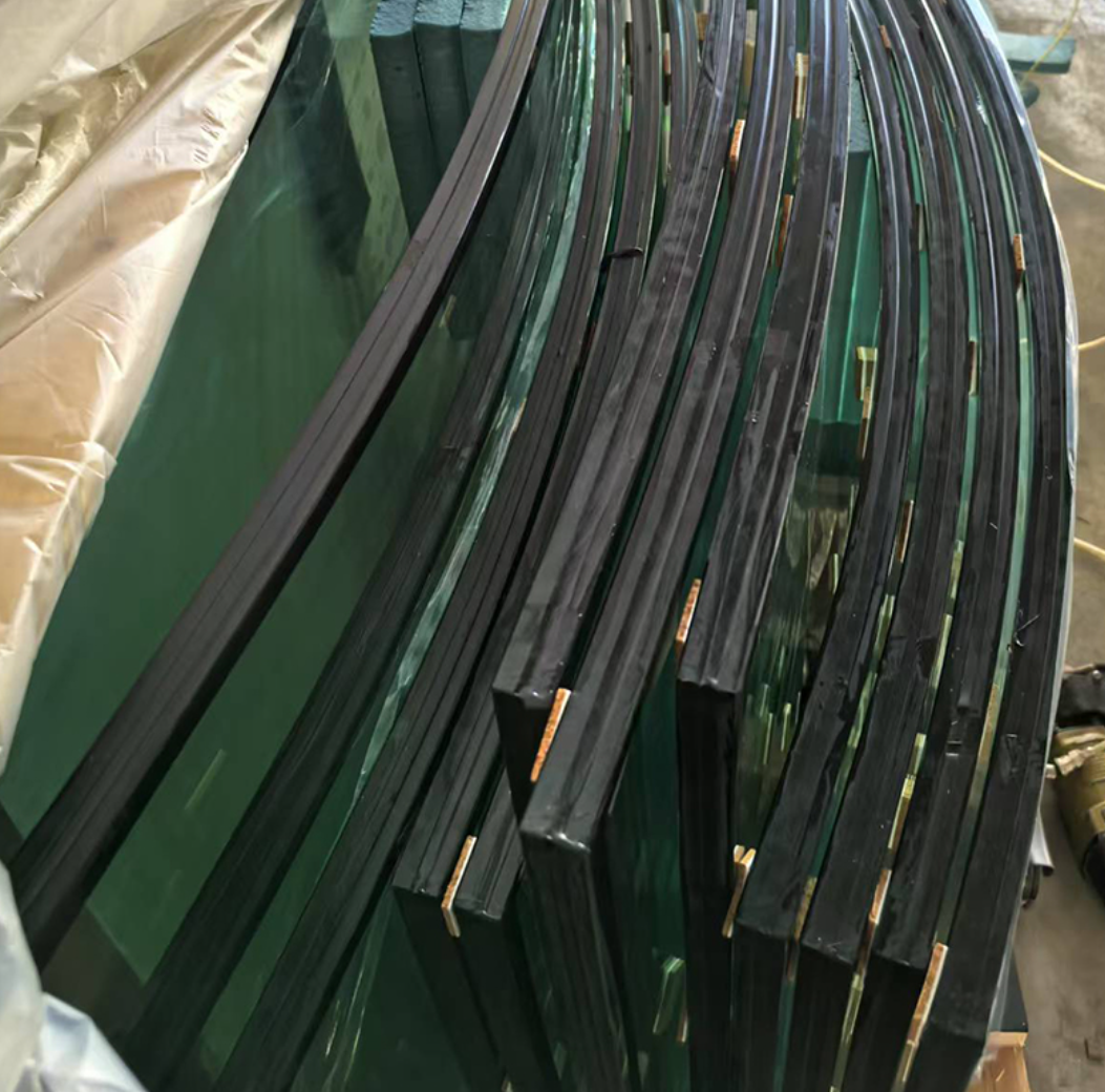 Curved fire-resistant glass