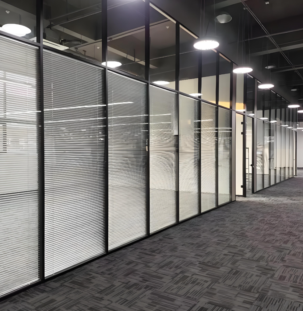 Butt-joint glass partition