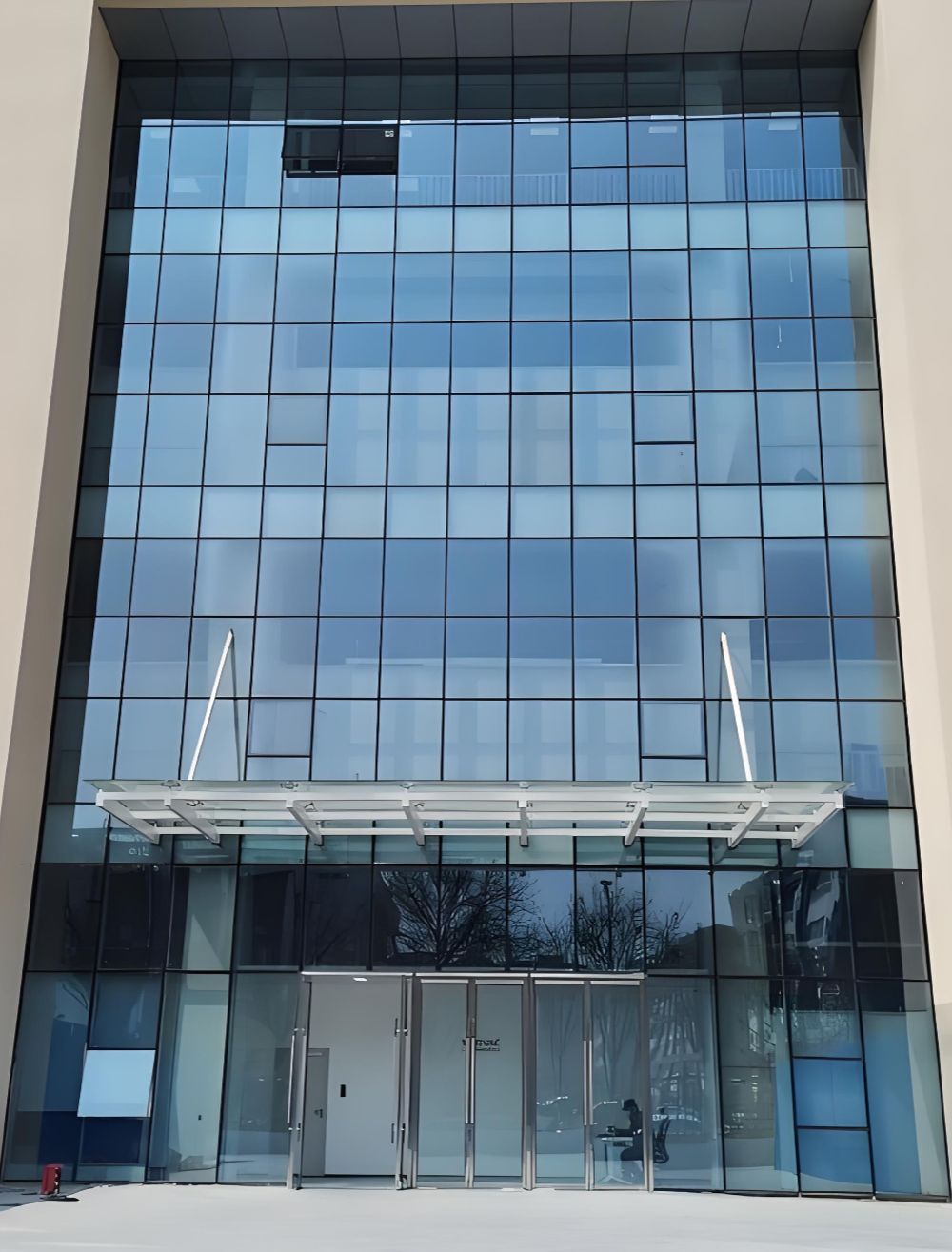 Fire-resistant curtain wall