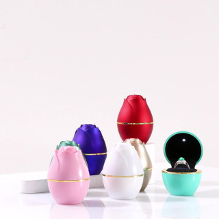 Caja creativa para anillos con forma de rosa y luz
