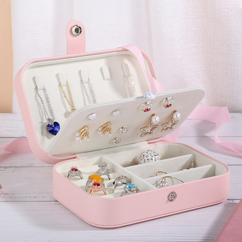 lightweight jewelry travel case with compartments