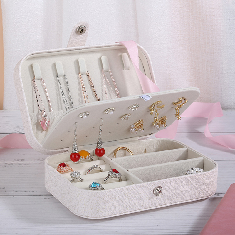 lightweight jewelry travel case with compartments