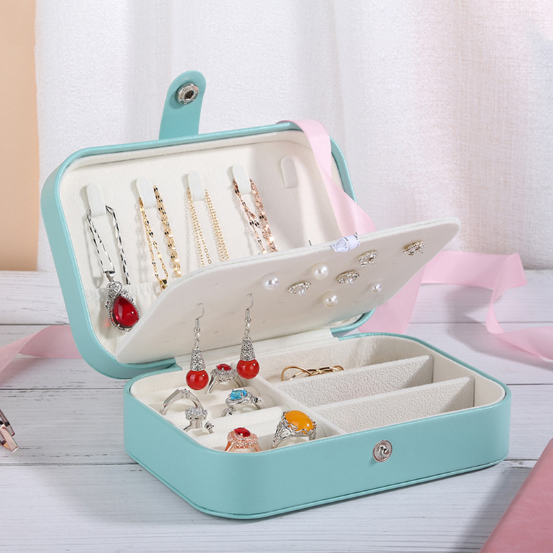 lightweight jewelry travel case with compartments