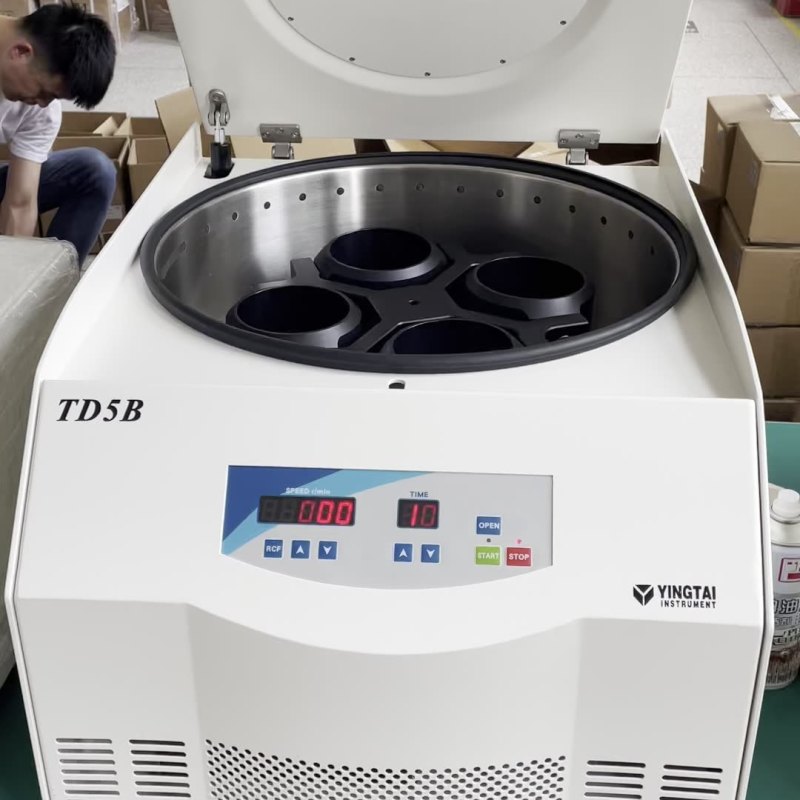 Настольная лабораторная центрифуга с поворотным ковшом 4x800 мл от Чанша Интай