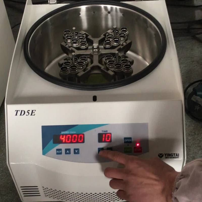 Лабораторная центрифуга с откидным стаканом TD4N 16x15 мл или 4x50 мл