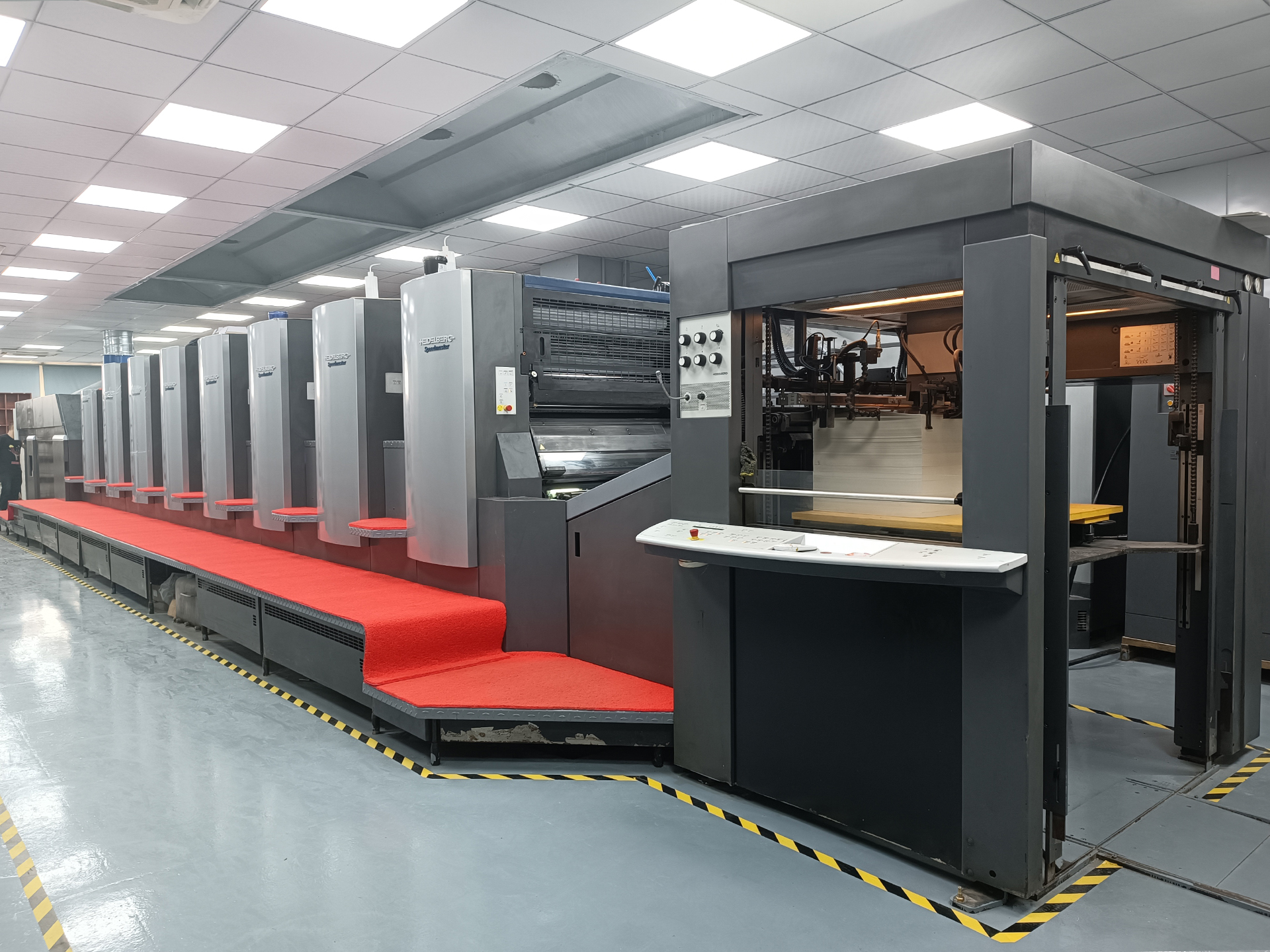 3-重点-Seven Color Offset Press with coating unit and UV System-7+1 UV印刷机.jpg