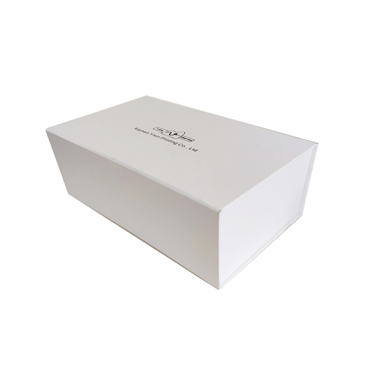 Beautiful Gold & Rigid Grey Sheet Coated Magnetic Pajama Gift Box with Embossed Logo Folded Closing Shopping Promotion Gift Box