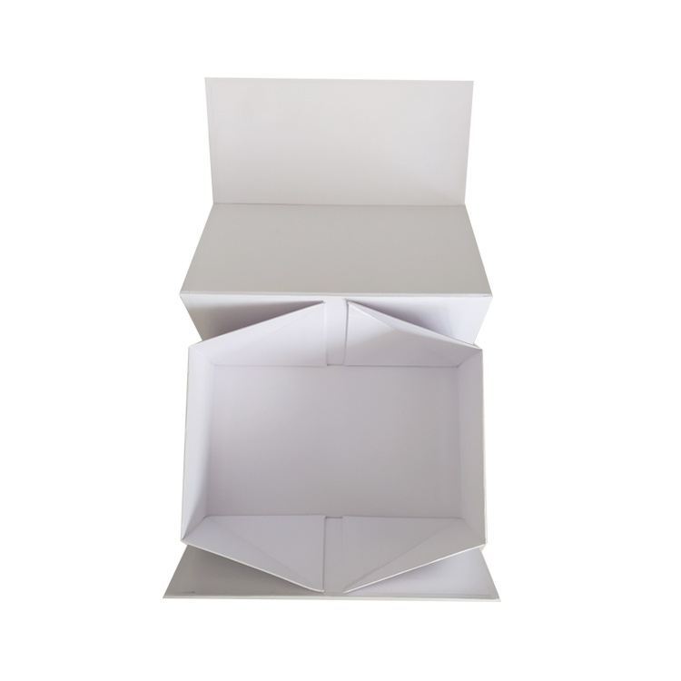 Beautiful Gold & Rigid Grey Sheet Coated Magnetic Pajama Gift Box with Embossed Logo Folded Closing Shopping Promotion Gift Box