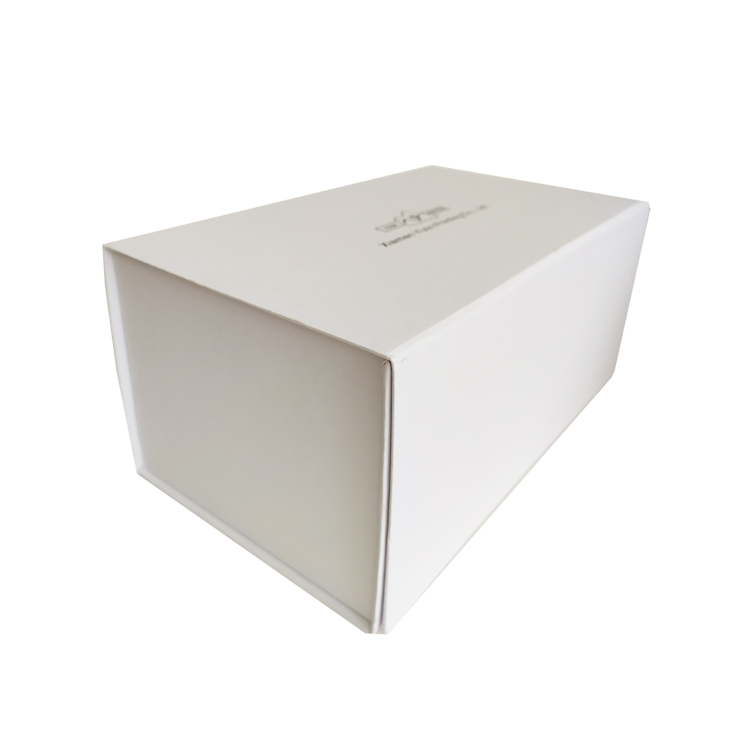 Beautiful Gold & Rigid Grey Sheet Coated Magnetic Pajama Gift Box with Embossed Logo Folded Closing Shopping Promotion Gift Box