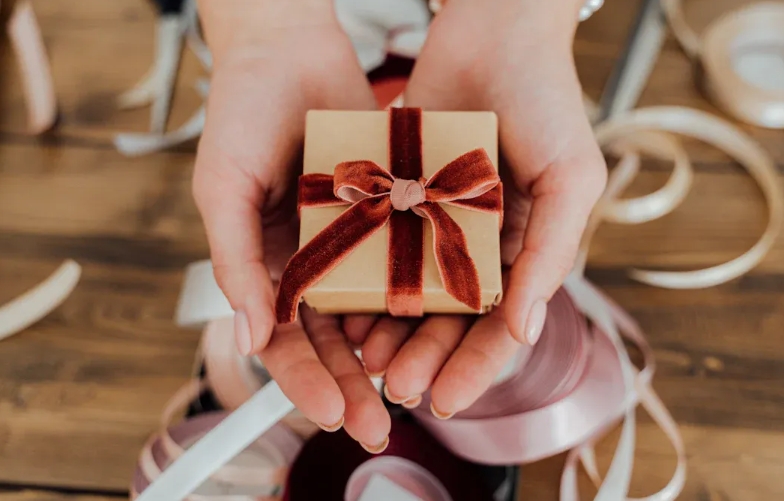 Die Kunst des Handwerks: Hinter den Kulissen luxuriöser Geschenkboxen aus Papier