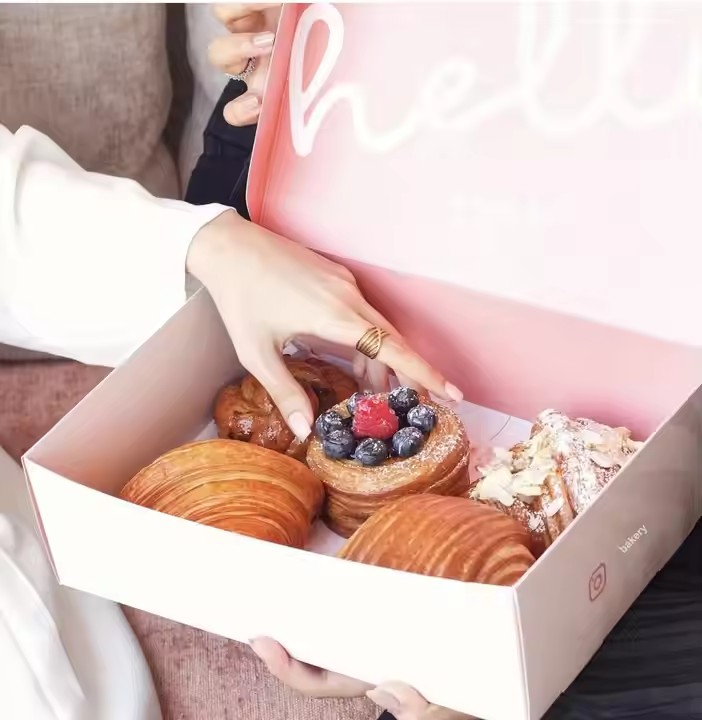 Custom Designed Cardboard Shipping Box for Bakery Cookies and Biscuit Packaging Recycled Paper Materials