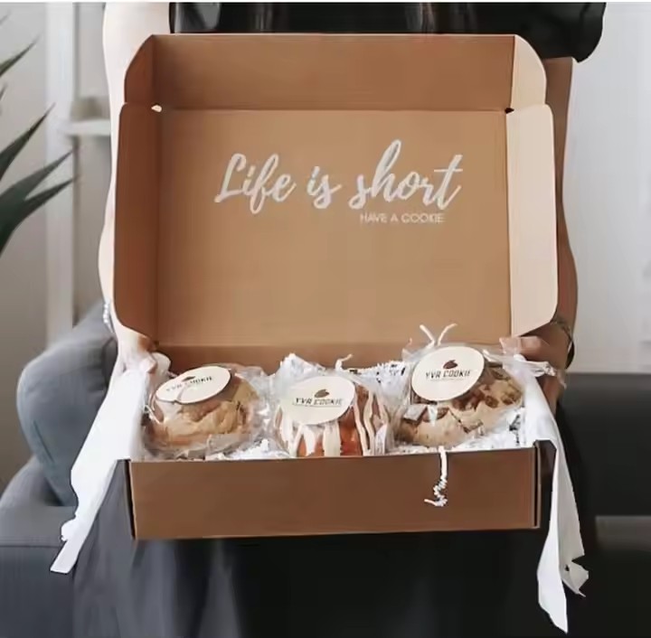 Custom Designed Cardboard Shipping Box for Bakery Cookies and Biscuit Packaging Recycled Paper Materials