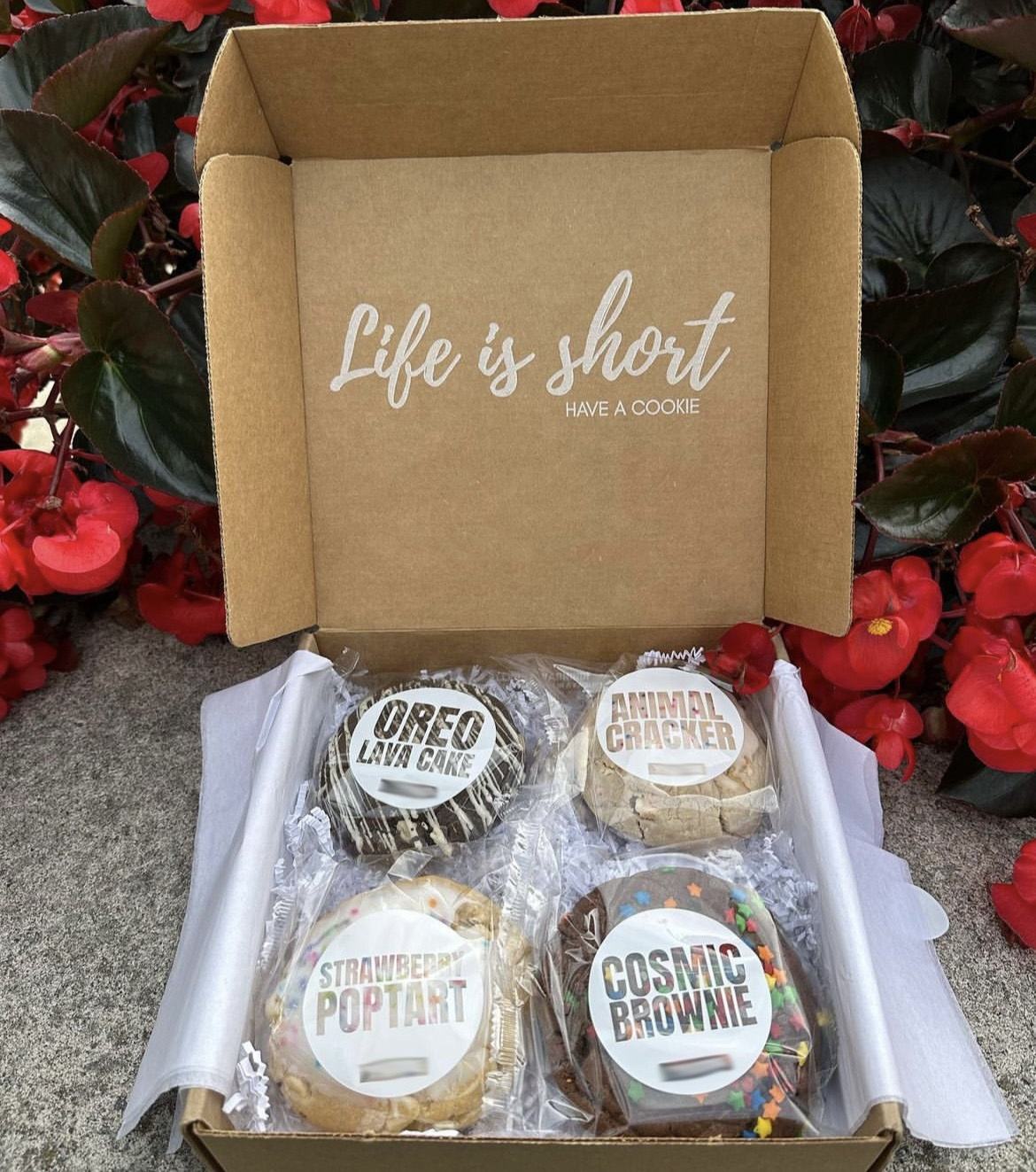 Cardboard Shipping Box for Bakery Cookies and Biscuit Packaging